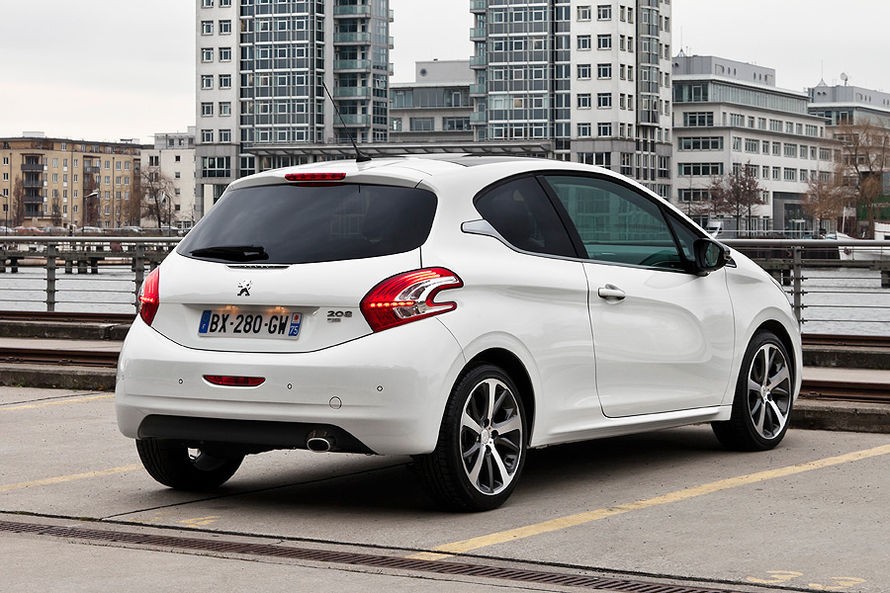 Peugeot 208 Féline - Blanc Banquise - 3 portes 007