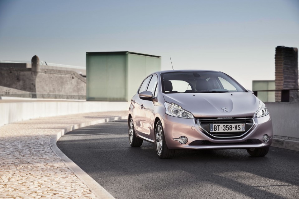 Photo officielle Peugeot 208 Allure Blossom Grey 004