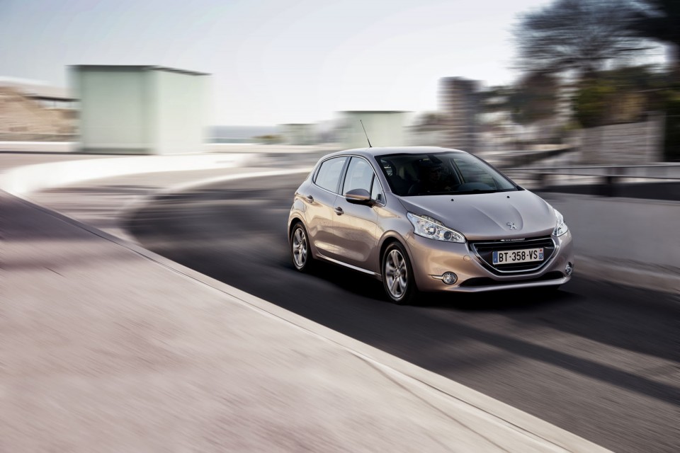 Photo officielle Peugeot 208 Allure Blossom Grey 005