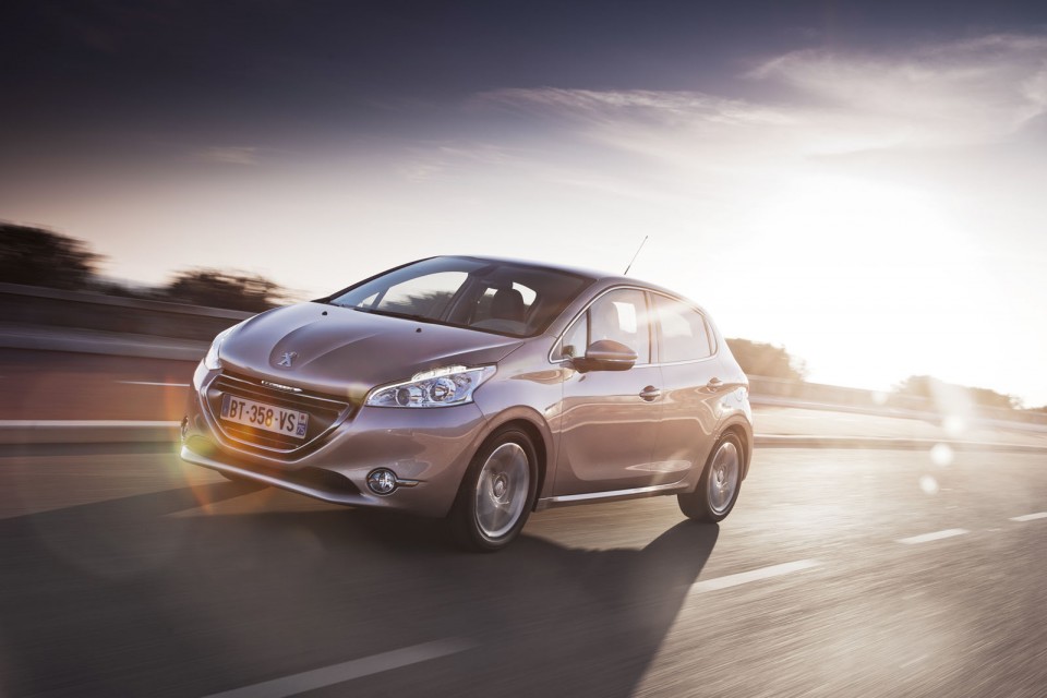Photo officielle Peugeot 208 Allure Blossom Grey 007