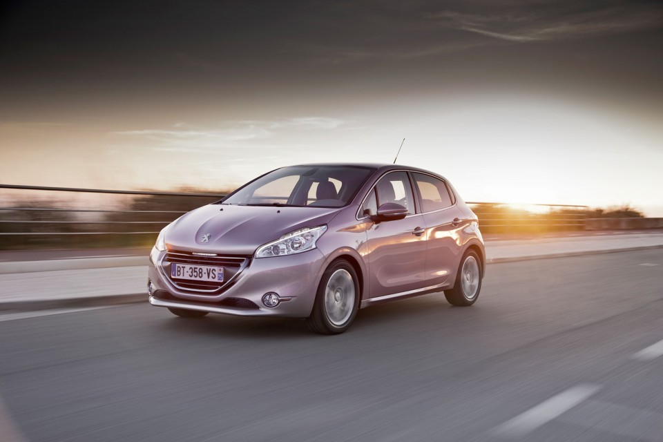 Photo officielle Peugeot 208 Allure Blossom Grey 008