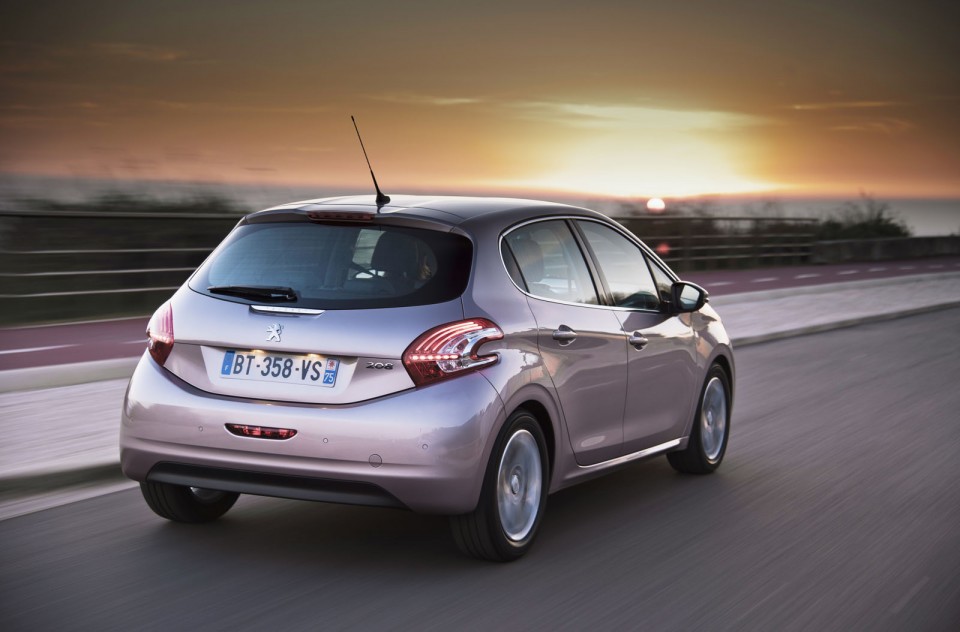 Photo officielle Peugeot 208 Allure Blossom Grey 009