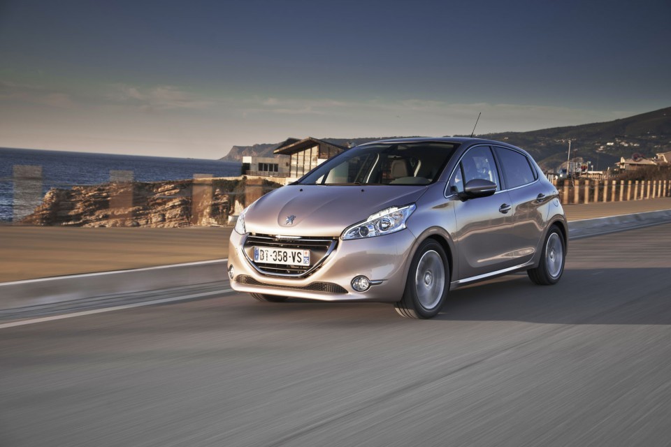 Photo officielle Peugeot 208 Allure Blossom Grey 012