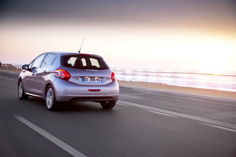 Photo officielle Peugeot 208 Allure Blossom Grey 014