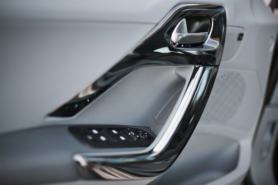 Poignée de porte Peugeot 208 022