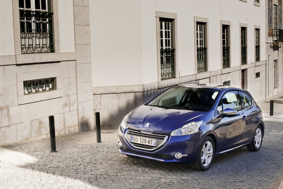 Photo officielle Peugeot 208 Allure Bleu Virtuel 031