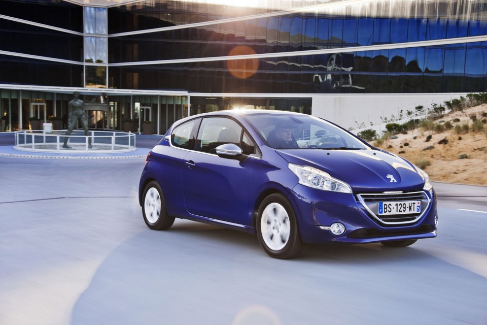 Photo officielle Peugeot 208 Allure Bleu Virtuel 032