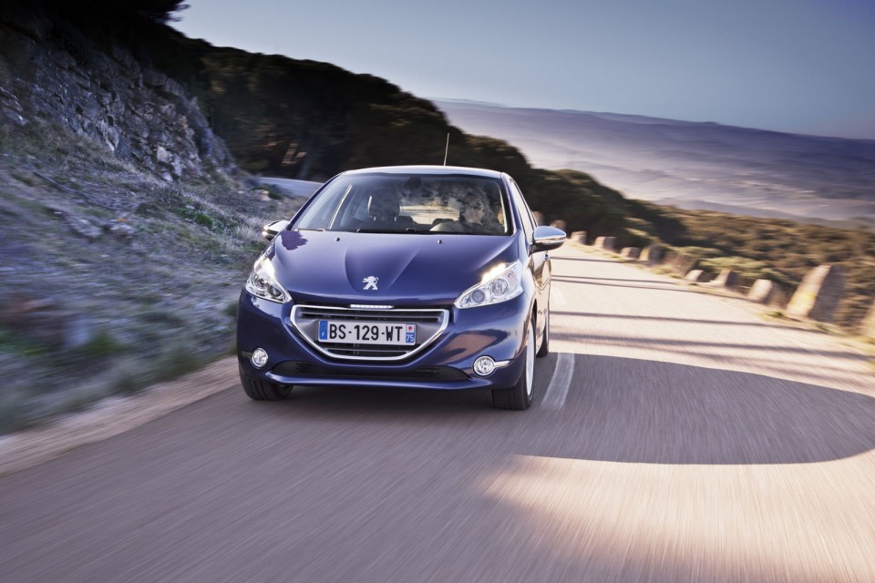 Photo officielle Peugeot 208 Allure Bleu Virtuel 033