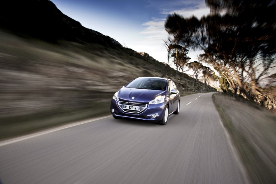 Photo officielle Peugeot 208 Allure Bleu Virtuel 035