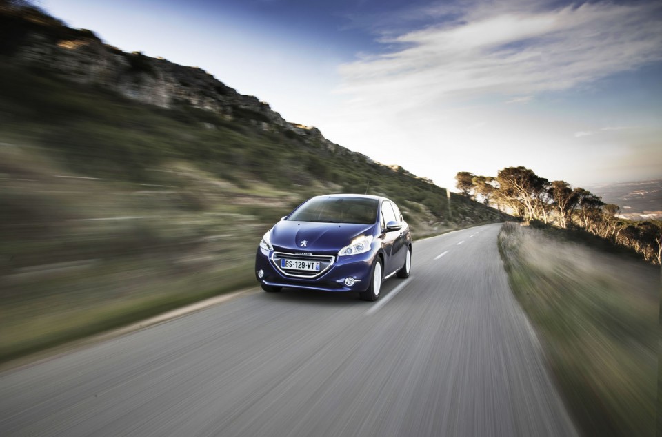 Photo officielle Peugeot 208 Allure Bleu Virtuel 036