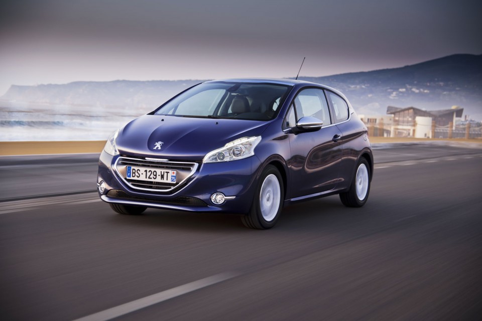 Photo officielle Peugeot 208 Allure Bleu Virtuel 040