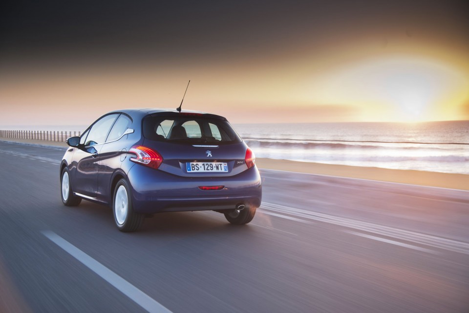 Photo officielle Peugeot 208 Allure Bleu Virtuel 043