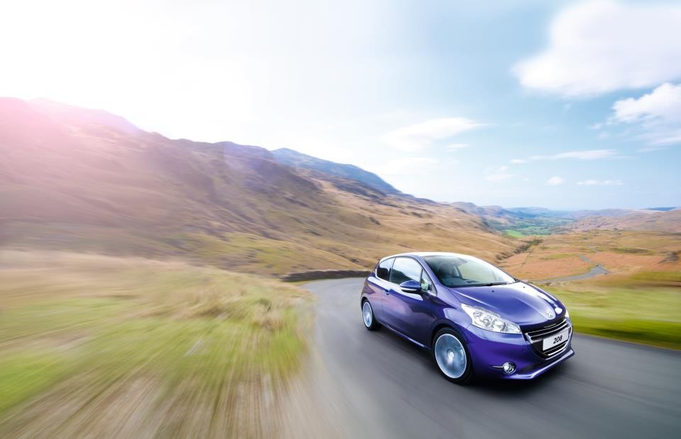 Photo officielle 208 Féline Bleu Virtuel - Peugeot UK - 001