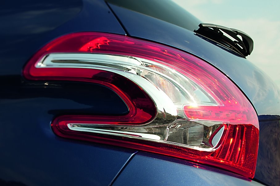 Feu arrière 208 Féline Bleu Virtuel - Peugeot UK - 004