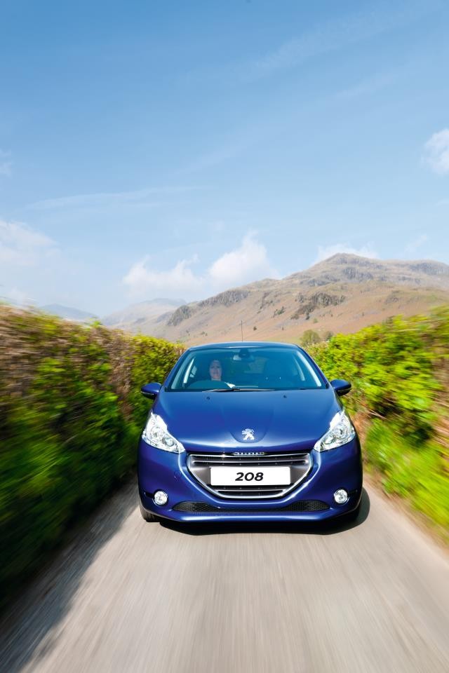 Photo officielle 208 Féline Bleu Virtuel - Peugeot UK - 005