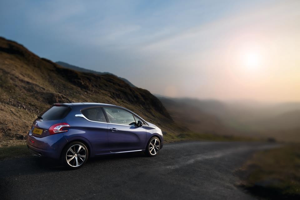 Photo officielle 208 Féline Bleu Virtuel - Peugeot UK - 008