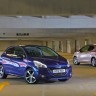 Photo Peugeot 208 Féline Bleu Virtuel et 208 Allure Blossom Grey, version UK (RHD) - 026