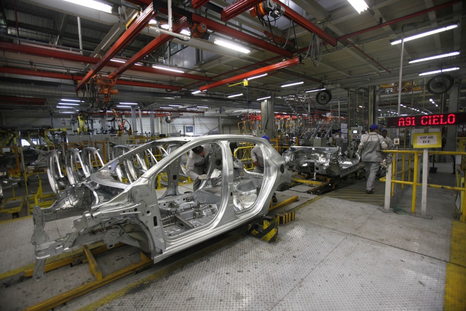 Ferrage, côtés de caisse - Production Peugeot 208 à Porto Real (Brésil) - 003