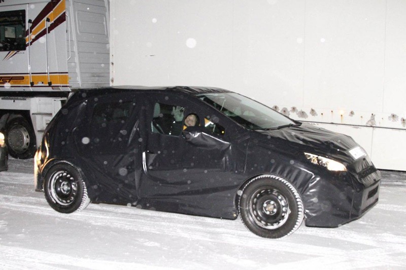 Spyshot Peugeot 208 b 01