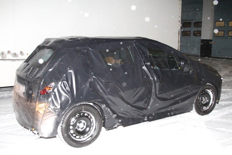 Spyshot Peugeot 208 b 02