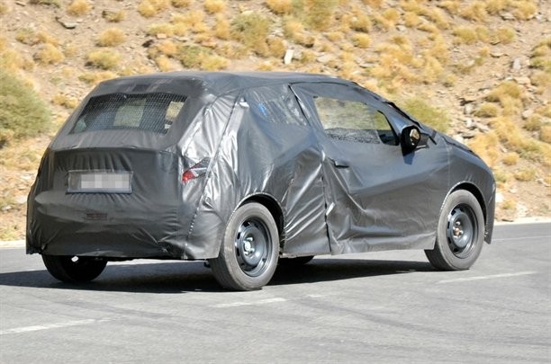 Spyshot Peugeot 208 c 05