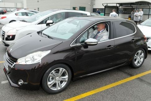 Peugeot 208 Rouge Noir à Trnava