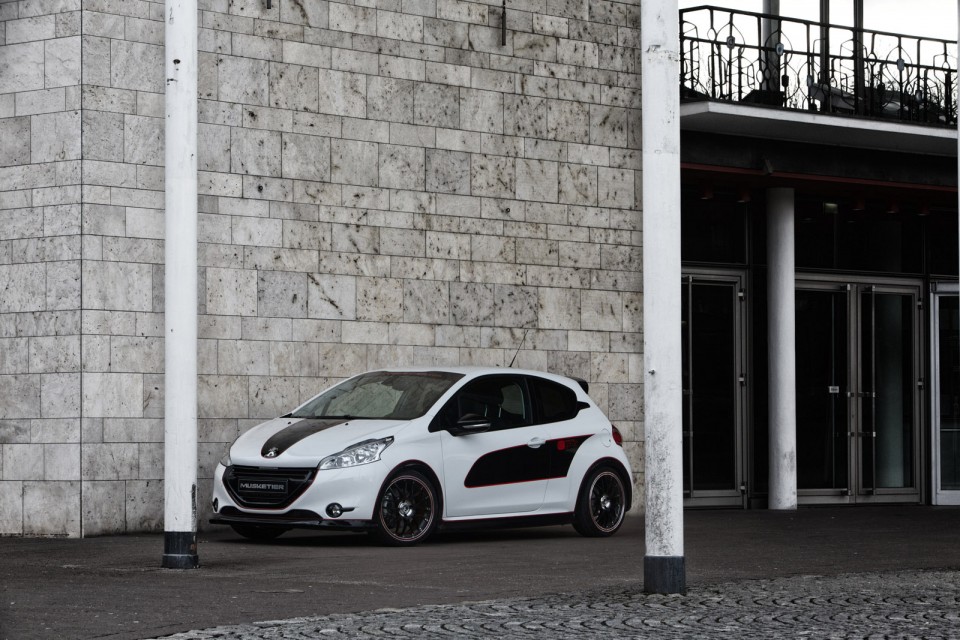 Photo Tuning Peugeot 208 En Garde Musketier - 1-012