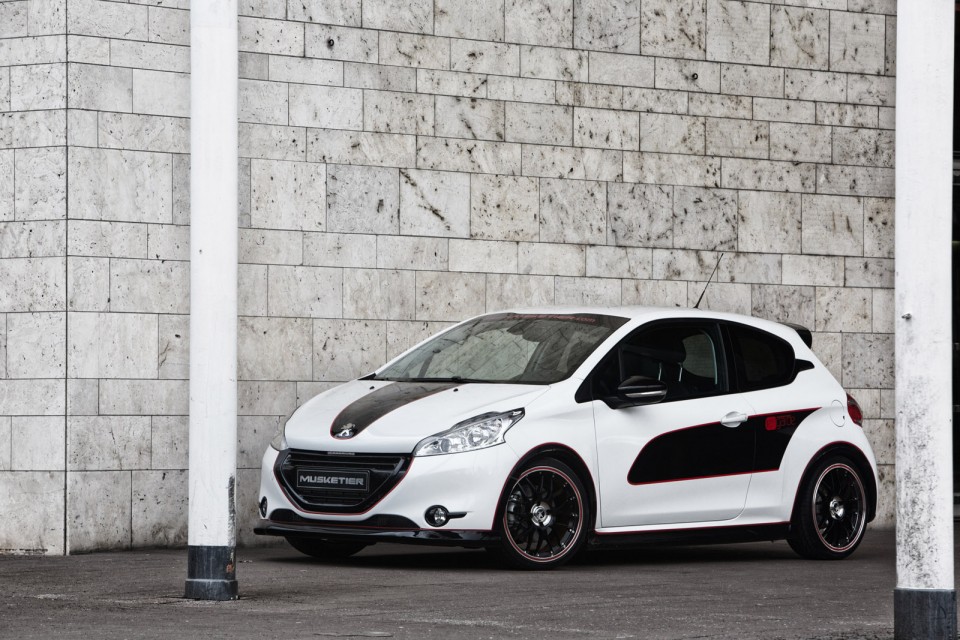 Photo Tuning Peugeot 208 En Garde Musketier - 1-013