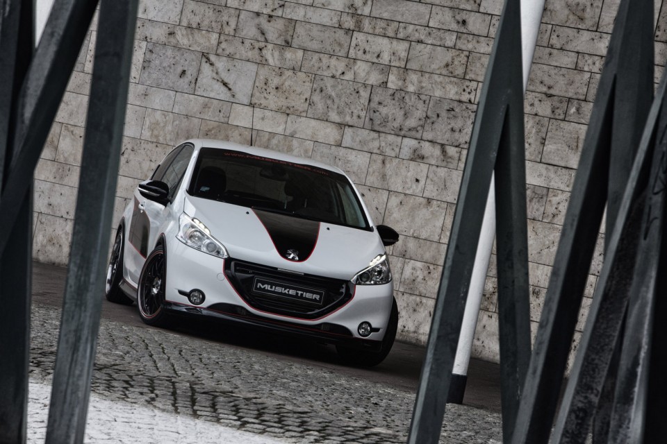 Photo Tuning Peugeot 208 En Garde Musketier - 1-018