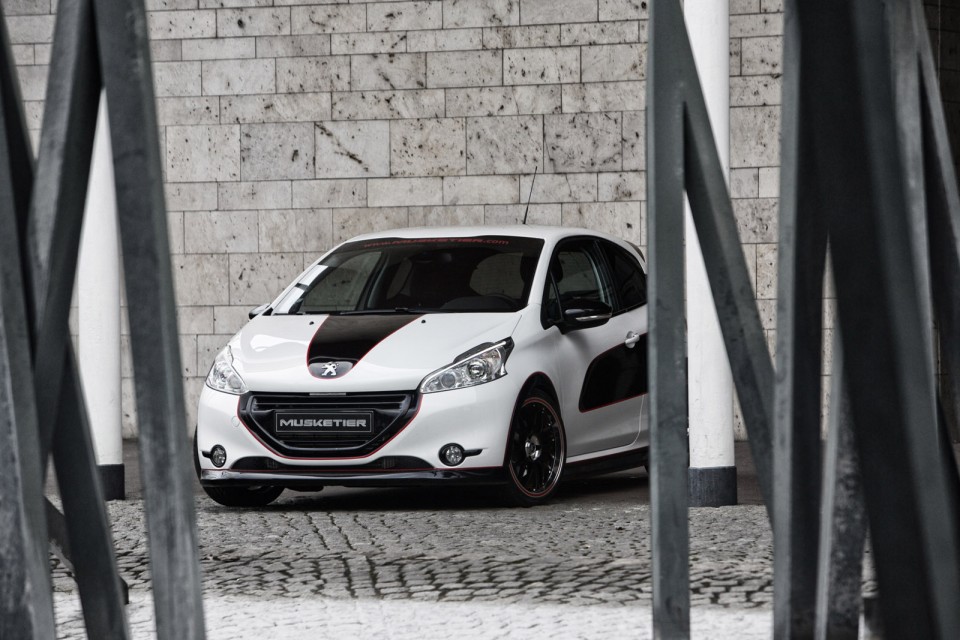 Photo Tuning Peugeot 208 En Garde Musketier - 1-020