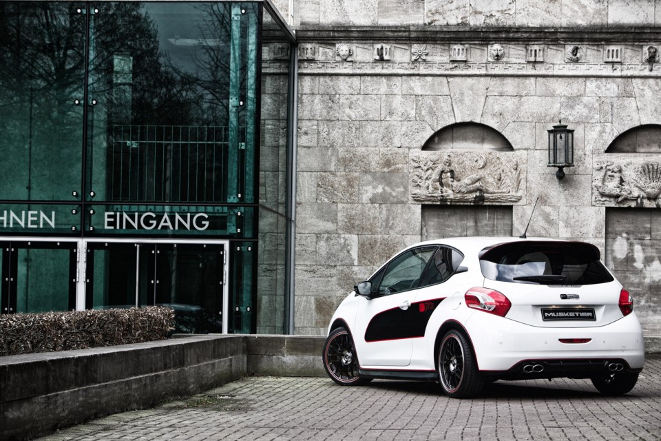 Photo Tuning Peugeot 208 En Garde Musketier - 1-022