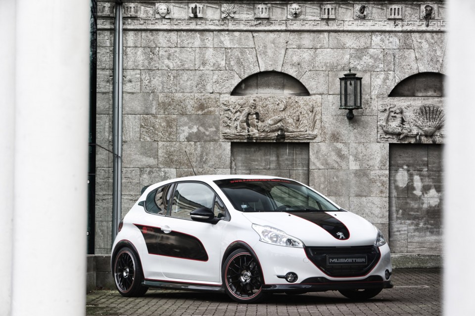 Photo Tuning Peugeot 208 En Garde Musketier - 1-024