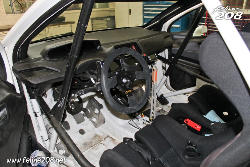 Intérieur Peugeot 208 R2 - Peugeot Sport (Vélizy) - 1-026