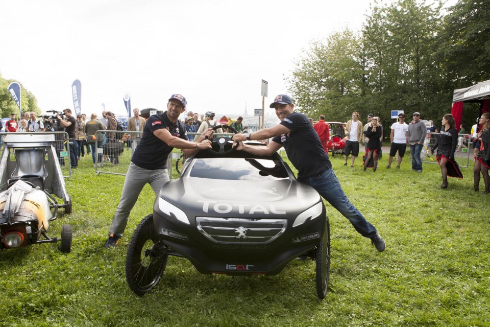 Peugeot 2008 DKR - Red Bull Caisses à Savon 2014
