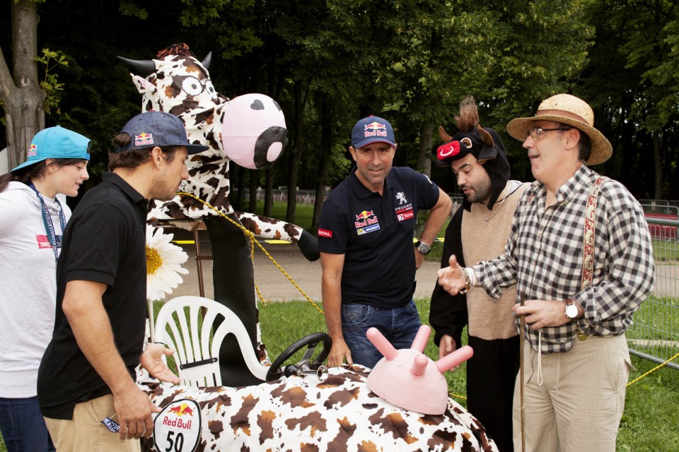 Peugeot 2008 DKR - Red Bull Caisses à Savon 2014