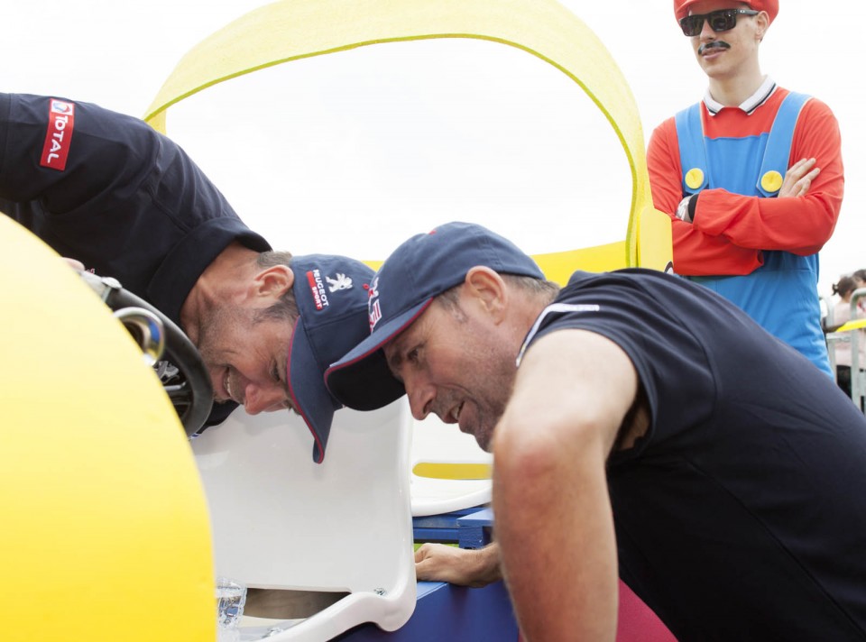 Peugeot 2008 DKR - Red Bull Caisses à Savon 2014