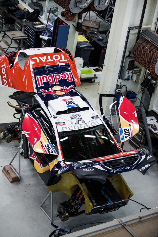 Photo officielle Peugeot 2008 DKR - Peugeot Sport à Vélizy