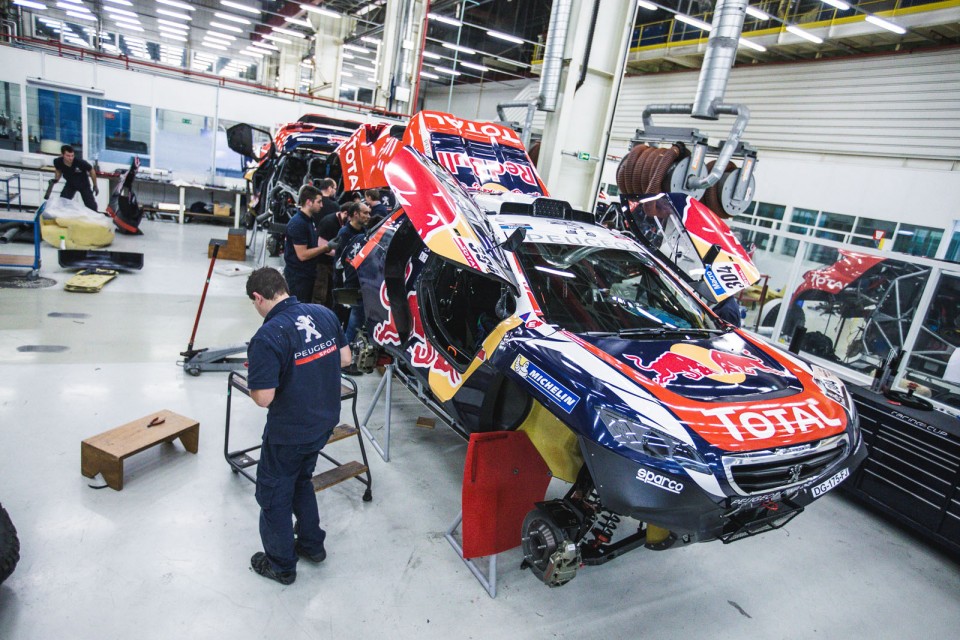 Photo officielle Peugeot 2008 DKR - Peugeot Sport à Vélizy