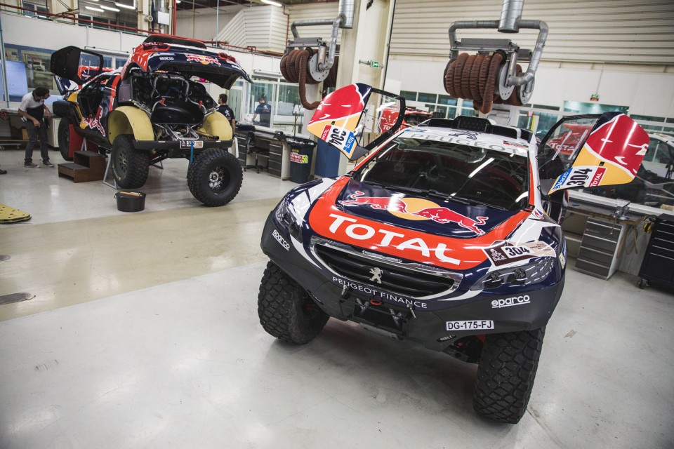 Photo officielle Peugeot 2008 DKR - Peugeot Sport à Vélizy