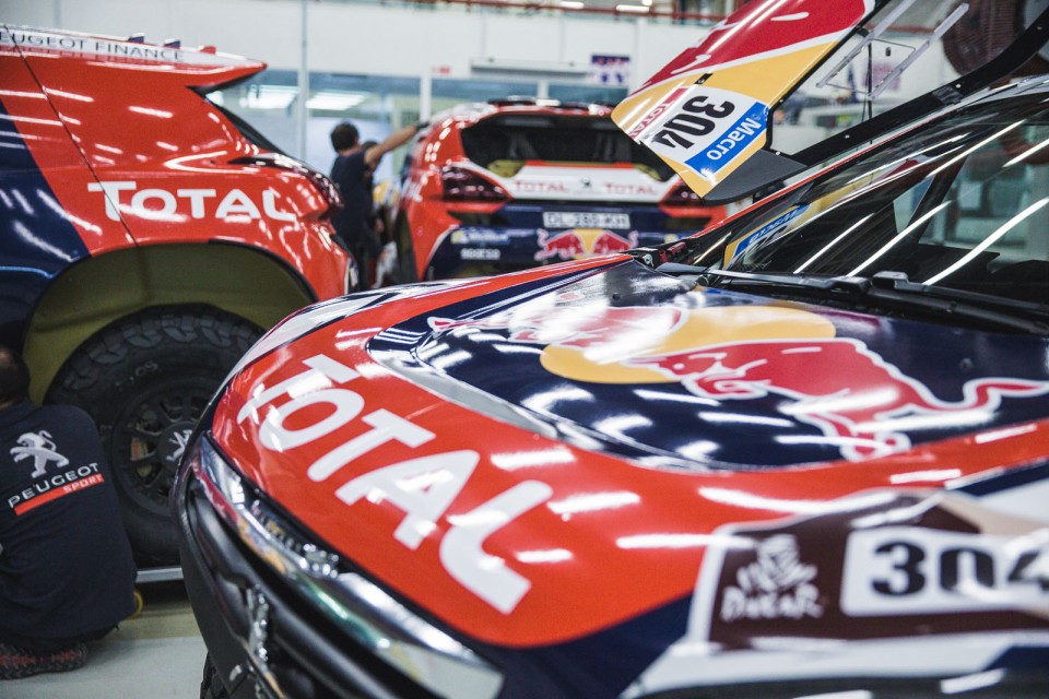 Photo officielle Peugeot 2008 DKR - Peugeot Sport à Vélizy
