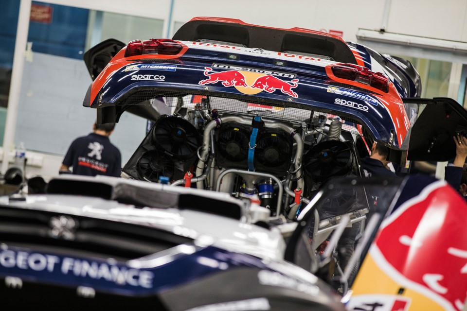 Photo officielle Peugeot 2008 DKR - Peugeot Sport à Vélizy