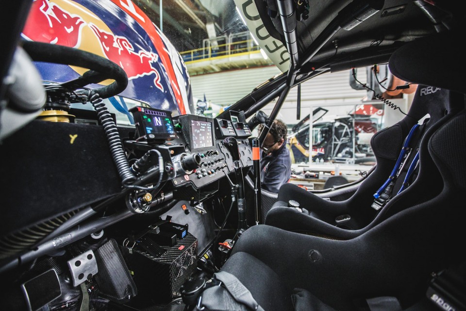 Photo officielle Peugeot 2008 DKR - Peugeot Sport à Vélizy