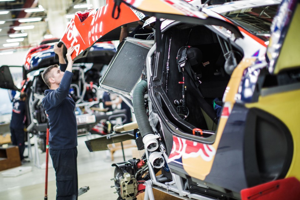 Photo officielle Peugeot 2008 DKR - Peugeot Sport à Vélizy