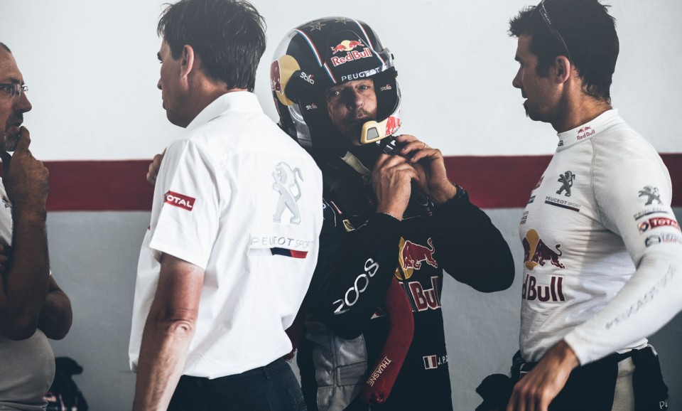 Photo officielle essais Peugeot 2008 DKR Maroc (2015)