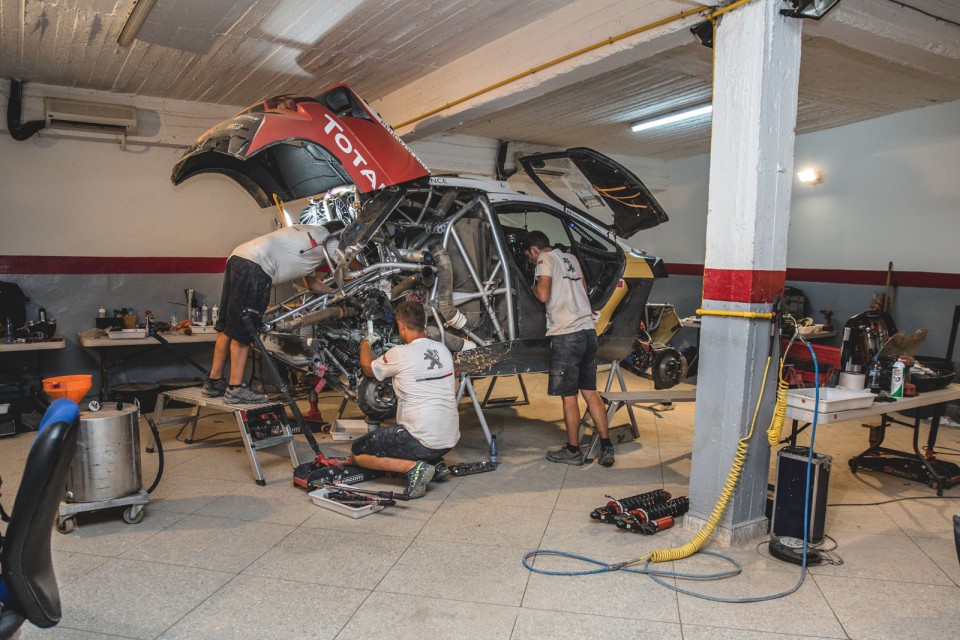 Photo officielle essais Peugeot 2008 DKR Maroc (2015)