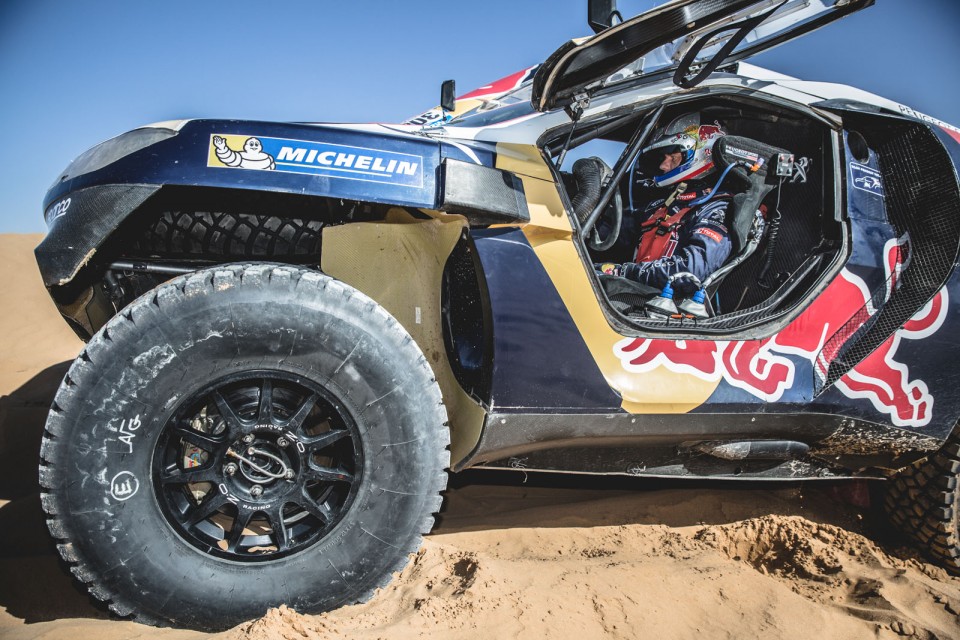 Photo officielle Peugeot 2008 DKR 2016 - Team Peugeot Total
