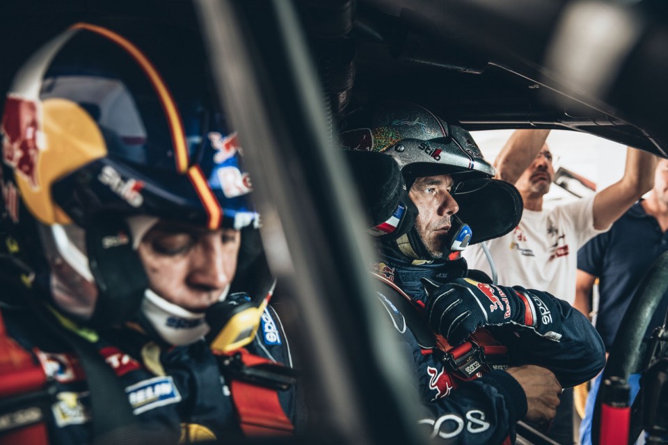 Photo officielle Peugeot 2008 DKR 2016 - Team Peugeot Total