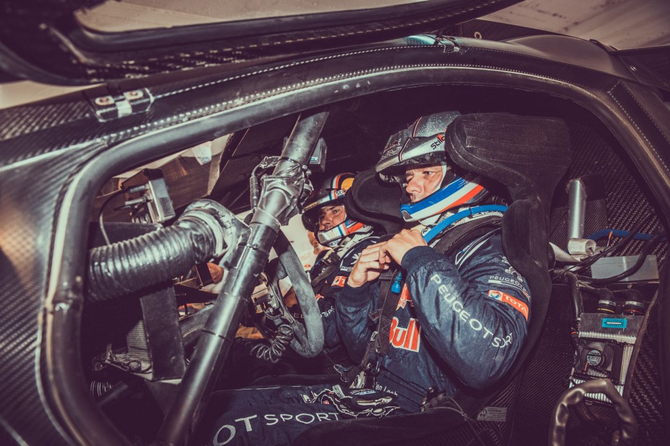 Photo officielle Peugeot 2008 DKR 2016 - Team Peugeot Total