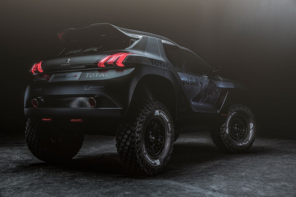 Photo 3/4 arrière Peugeot 2008 DKR - Peugeot Sport Dakar