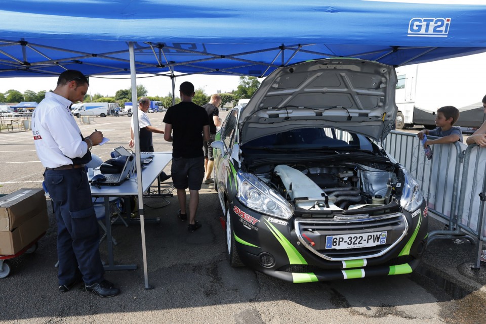 Peugeot 208 R2 - Rallye Terre de l'Auxerrois - 208 Rally Cup France 2013 - 001